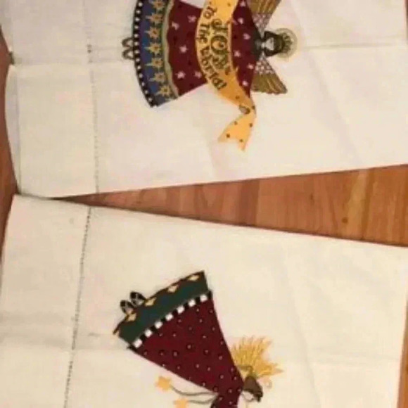Pair of Christmas Angel Napkins - Picture 1 of 4